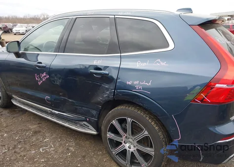 2021 Volvo Xc60 T6 Inscription z USA, uszkodzony, nr VIN YV4A22RL0M1741849